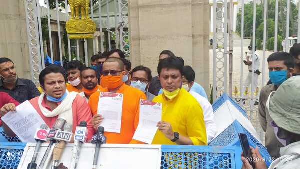 সত্য সামনে আনার দাবিতে নিরপেক্ষ তদন্ত দাবি রাজ্যপালের কাছে