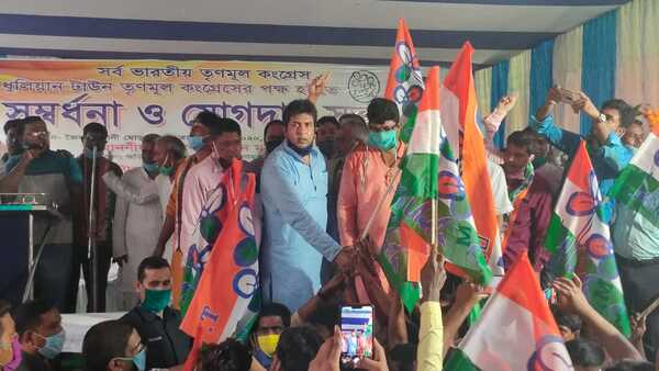 বিরোধী শিবির থেকে তৃণমূলে যোগদান