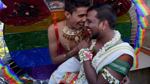 ভালোবাসা কোনোও সীমা মানেনা