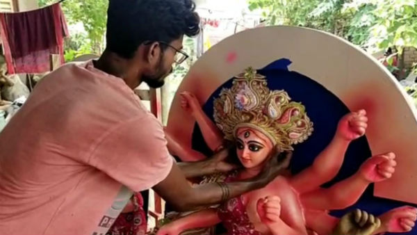 থাইল্যান্ডের বিক্রি হচ্ছে এই রকম প্রতিমা