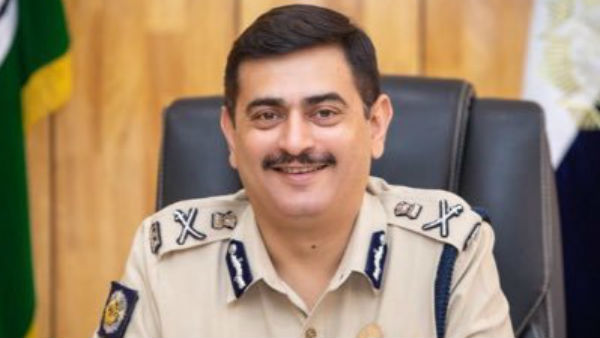 শহরকে সামলাতে গিয়ে করোনা আক্রান্ত কলকাতা পুলিশ কমিশনার অনুজ শর্মা শহরকে সামলাতে গিয়ে করোনা আক্রান্ত কলকাতা পুলিশ কমিশনার অনুজ শর্মা