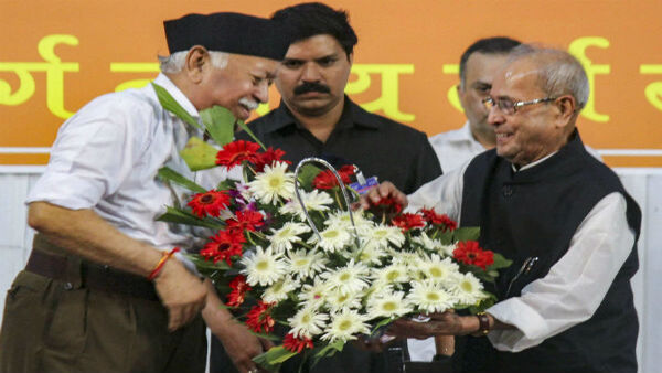 প্রথা মেনে প্রণব মুখোপাধ্যায় গিয়েছিলেন হেডগেওয়ারের বাসভবনে