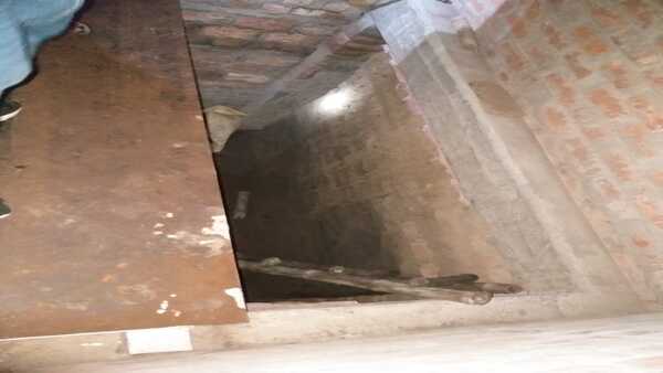 আবু সুফিয়ানের বাড়িতে গোপন সুরঙ্গ