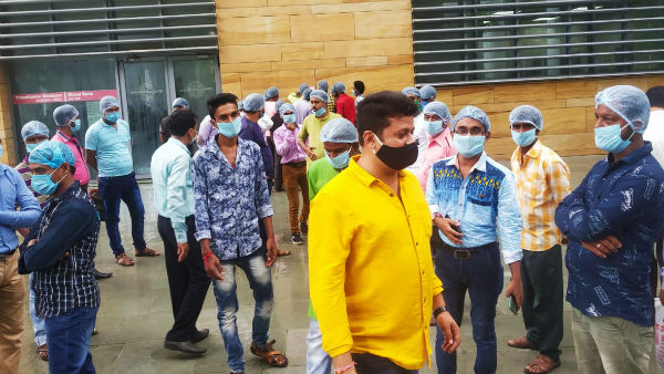পরিবারের পাশে অভিষেকের যুবযোদ্ধারা