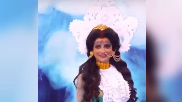 দেবী শতাক্ষীর সাজে ‘কাদম্বিনী’র ঊষসী রায়, সোশ্যাল মিডিয়ায় ট্রোলড অভিনেত্রী দেবী শতাক্ষীর সাজে ‘কাদম্বিনী’র ঊষসী রায়, সোশ্যাল মিডিয়ায় ট্রোলড অভিনেত্রী