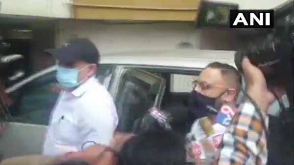 সুশান্তের ম্যানেজারের বাড়িতে হানা
