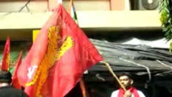 পাশে দাঁড়িয়েছে ফরওয়ার্ড ব্লক, তাই