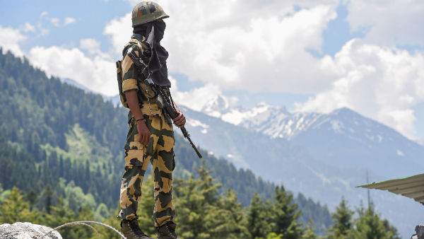 গত কয়েদিন ধরেই পাকিস্তানের গোলা বর্ষণ