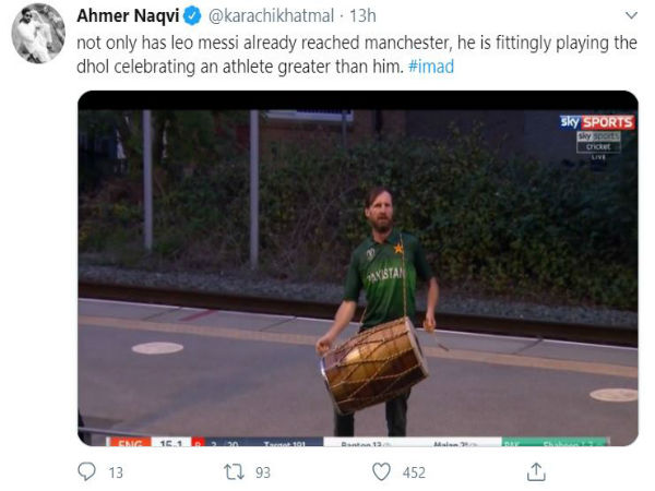 ফুটবল ছেড়ে ম্যাঞ্চেস্টারের রাস্তায় ঢোল বাজাচ্ছেন মেসি! গায়ে পাকিস্তানের জার্সি! ফুটবল ছেড়ে ম্যাঞ্চেস্টারের রাস্তায় ঢোল বাজাচ্ছেন মেসি! গায়ে পাকিস্তানের জার্সি!