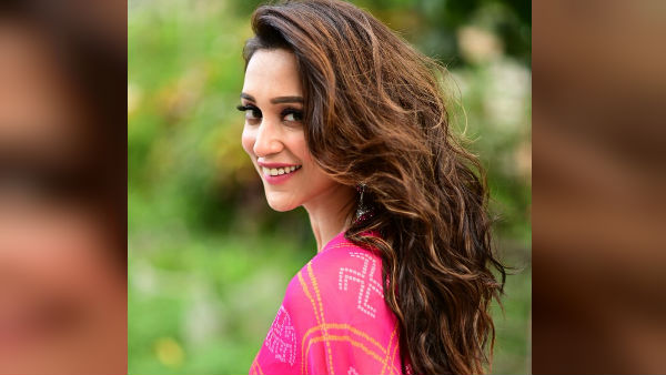 ধোঁয়াশা রাখলেন মিমি