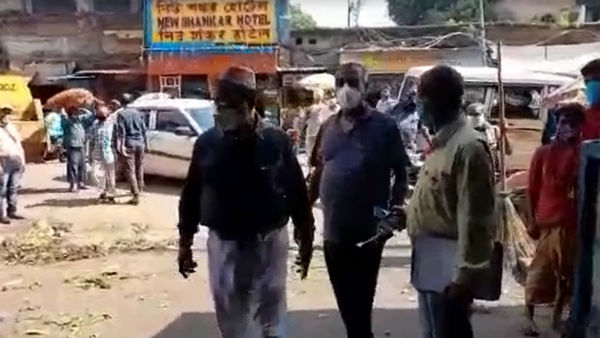 আলুর দাম নিয়ন্ত্রণে আনতে শহরের বিভিন্ন বাজারে হানা আলুর দাম নিয়ন্ত্রণে আনতে শহরের বিভিন্ন বাজারে হানা