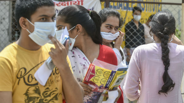 যানযন্ত্রনায় চরম ভোগান্তির শিকার পরীক্ষার্থীরা