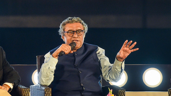 ভিড় নিয়ন্ত্রণের কথা ভেবেছে বিশ্বভারতী