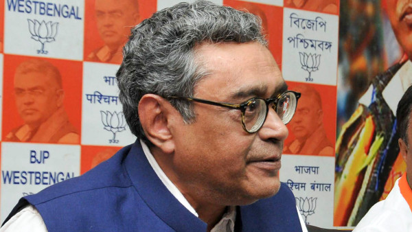 সংসদে তিনি দু'টি প্রস্তাব পেশ করেন স্বপন দাশগুপ্ত