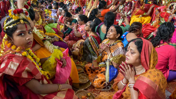প্রথমায় দেবী শৈলপুত্রীর পুজো