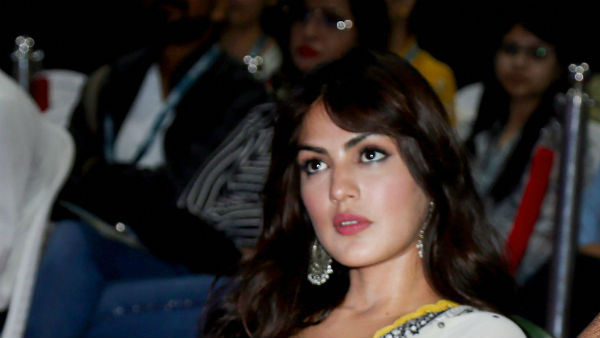 জেরার মুখে রিয়া নাম নেন সারা ও রাকুল প্রিতের