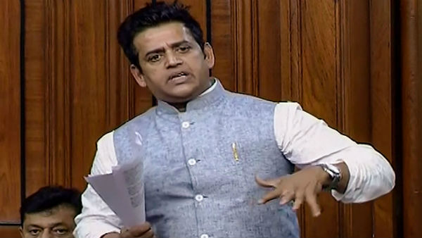 বাদল অধিবেশনের প্রথমদিন বলিউডে মাদক পাচার নিয়ে সুর চড়ালেন রবি কিষাণ বাদল অধিবেশনের প্রথমদিন বলিউডে মাদক পাচার নিয়ে সুর চড়ালেন রবি কিষাণ