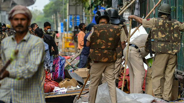 ৮৩ বছরের বৃদ্ধা গর্জে উঠেছিলেন সিএএ নিয়ে, শাহিনবাগের বিলকিস বিশ্ব আঙিনায় পেলেন নয়া তাজ ৮৩ বছরের বৃদ্ধা গর্জে উঠেছিলেন সিএএ নিয়ে, শাহিনবাগের বিলকিস বিশ্ব আঙিনায় পেলেন নয়া তাজ