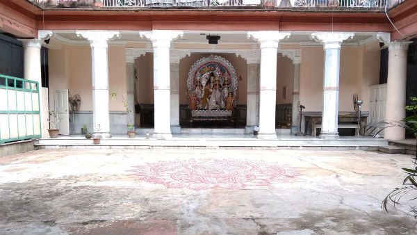 দশভূজা নয়, এখানে দেবীর শিব-দুর্গা রূপ