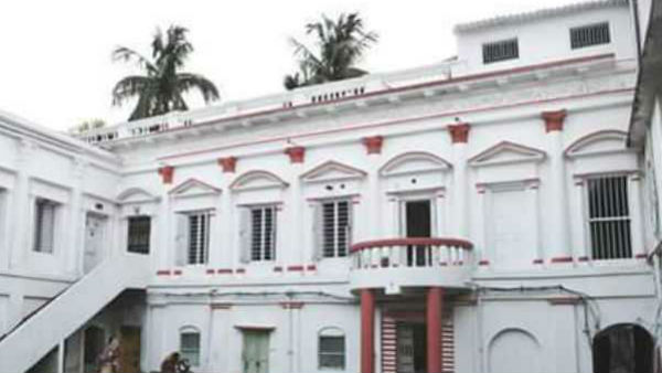 আসছেন দেবী দুর্গা , তবে লক্ষ্মী-গণেশ-কার্তিক-সরস্বতী ছাড়াই পুজো শেওড়াফুলি রাজবাড়িতে আসছেন দেবী দুর্গা , তবে লক্ষ্মী-গণেশ-কার্তিক-সরস্বতী ছাড়াই পুজো শেওড়াফুলি রাজবাড়িতে