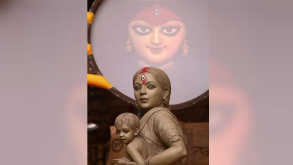 পরিযায়ী শ্রমিকের ভূমিকায় দুর্গা