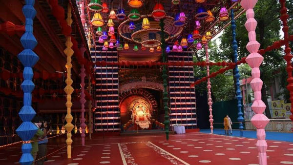 ‘উৎসব নয়, হোক মানুষের পুজো’, করোনা আবহে এই মন্ত্রেই পুজো হচ্ছে সুরুচি সংঘে ‘উৎসব নয়, হোক মানুষের পুজো’, করোনা আবহে এই মন্ত্রেই পুজো হচ্ছে সুরুচি সংঘে