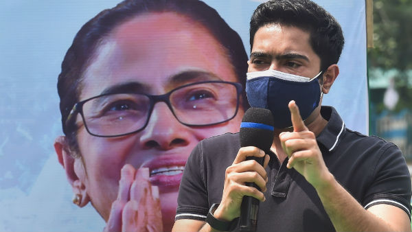 অভিষেক বন্দ্যোপাধ্যায়ের গুরুত্ব বেড়েছে, বেড়েছে ক্ষোভও