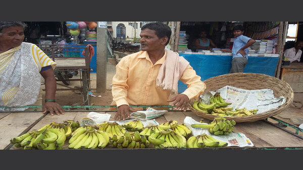 করোনায় সব থেকে বেশি ক্ষতি রাস্তার হকারদের