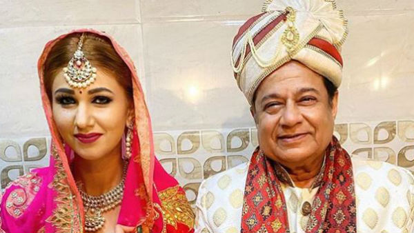 অনুপ জালোটা কি ৩৭ বছরের ছোট জসলিনকে বিয়ে করলেন! ছবি ঘিরে জল্পনা অনুপ জালোটা কি ৩৭ বছরের ছোট জসলিনকে বিয়ে করলেন! ছবি ঘিরে জল্পনা