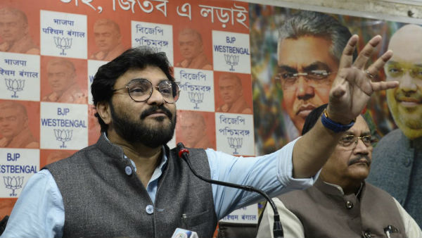করোনার বিরুদ্ধে লড়াইকে রাজনীতির বাইরে রাখতে পারছেন না মমতা
