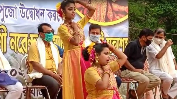বালুরঘাটে ক্লাবের দুর্গা পুজোর উদ্বোধন করলেন প্রধানমন্ত্রী নরেন্দ্র মোদী বালুরঘাটে ক্লাবের দুর্গা পুজোর উদ্বোধন করলেন প্রধানমন্ত্রী নরেন্দ্র মোদী