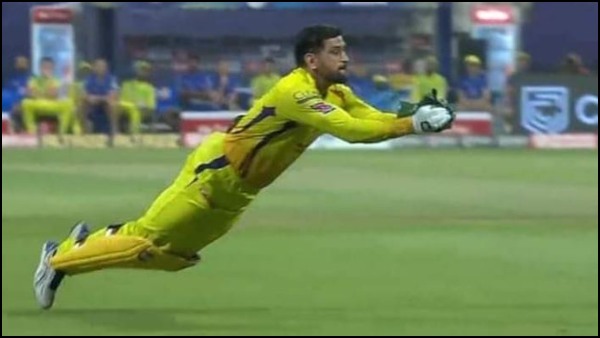 শীর্ষে উঠে এলেন ধোনি
