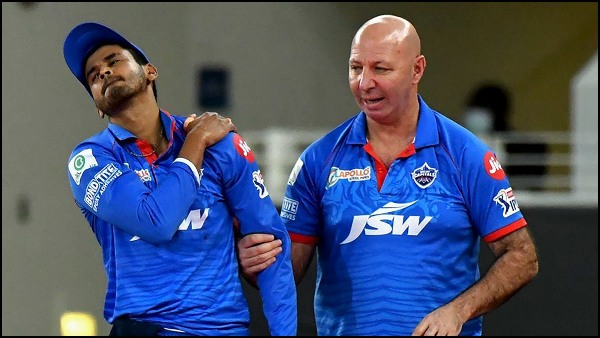 রাজস্থানের বিরুদ্ধে ফিল্ডিংয়ের সময় মাঠ ছাড়েন শ্রেয়স