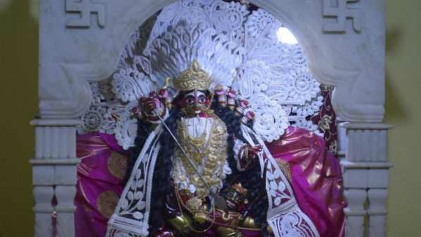 আসছেন দেবী দুর্গা , তবে লক্ষ্মী-গণেশ-কার্তিক-সরস্বতী ছাড়াই পুজো শেওড়াফুলি রাজবাড়িতে আসছেন দেবী দুর্গা , তবে লক্ষ্মী-গণেশ-কার্তিক-সরস্বতী ছাড়াই পুজো শেওড়াফুলি রাজবাড়িতে