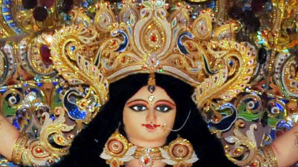 দর্শকদের জন্য মণ্ডপের দরজা বন্ধ