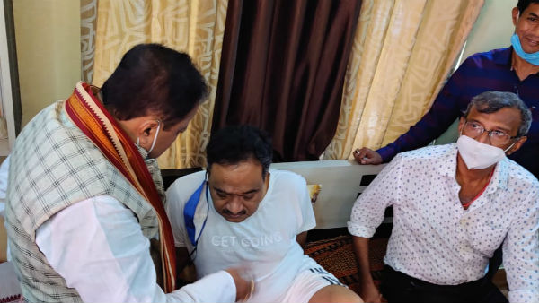 শমীক ভট্টাচার্যের বাড়িতে মুকুল, মেনন
