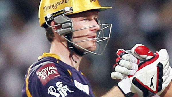 অপেক্ষায় বসে মর্গ্যান