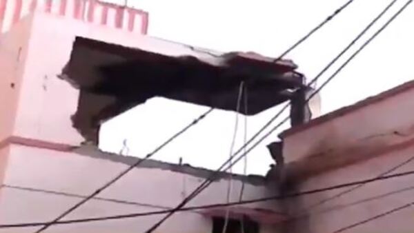 ভাঙল দেওয়াল
