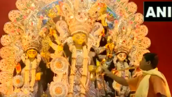 সকাল ১০ টা থেকেই পুজোর মেজাজ তুঙ্গে