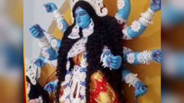 নীলবর্ণা রূপেই পূজিত হন কৃষ্ণনগরের চ্যাটার্জি পরিবারের মা দুর্গা নীলবর্ণা রূপেই পূজিত হন কৃষ্ণনগরের চ্যাটার্জি পরিবারের মা দুর্গা