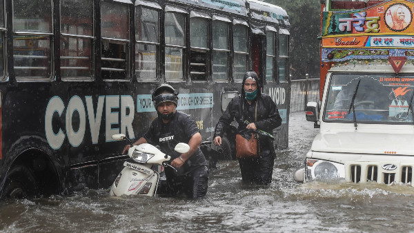 মুম্বইয়ের একাধিক এলাকা জলমগ্ন