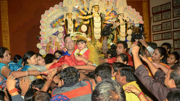 কুমারী পুজো কাটিয়ে তোলে ভয়