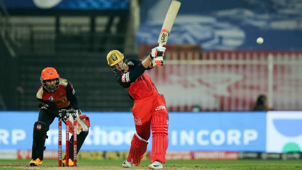 টসে জেতে সানরাইজার্স