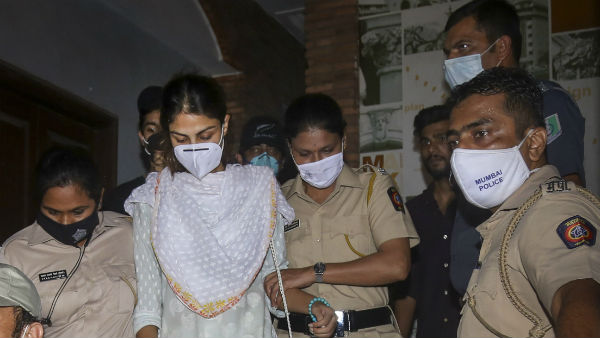 মুক্তি পেলেন রিয়া চক্রবর্তী