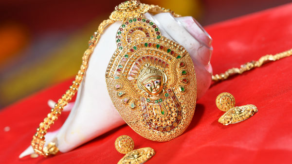 এবার পুজোয় সেজে উঠুন কল্যাণ জুয়েলার্সের নতুন সঙ্কল্পের সাবেকি গয়নায় এবার পুজোয় সেজে উঠুন কল্যাণ জুয়েলার্সের নতুন সঙ্কল্পের সাবেকি গয়নায়