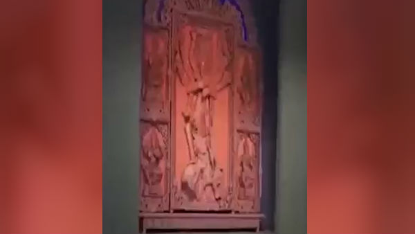 সন্তোষপুর লেক পল্লীর থিম ভাবনায় এবার মাটির কান্না, তুলে ধরা হয়েছে কুমোরপাড়াকে সন্তোষপুর লেক পল্লীর থিম ভাবনায় এবার মাটির কান্না, তুলে ধরা হয়েছে কুমোরপাড়াকে