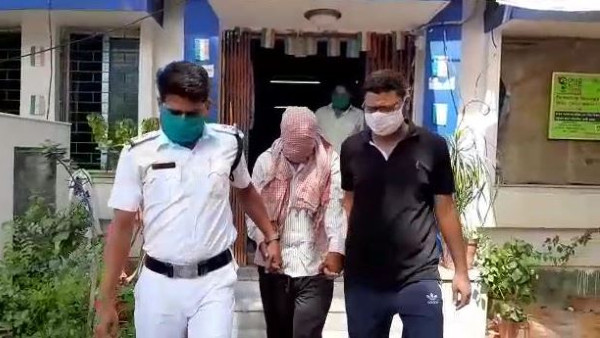 শ্লীলতাহানি তরুণীকে লেকটাউন থেকে গ্রেফতার ১ শ্লীলতাহানি তরুণীকে লেকটাউন থেকে গ্রেফতার ১