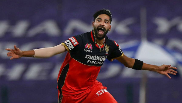 সিরাজের আগুনে পারফরম্যান্স