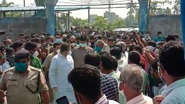 উত্তর দিয়েছিলেন ফিরহাদ হাকিম