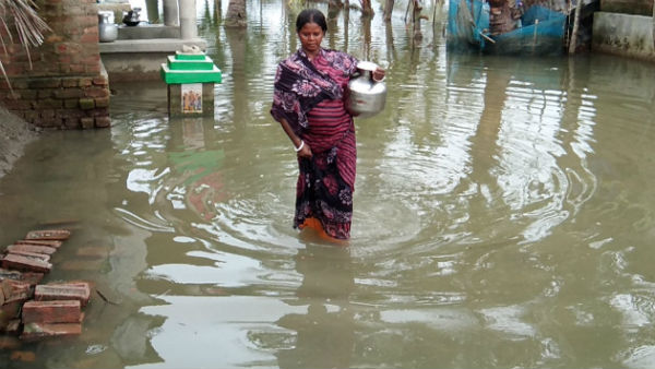 নদীর জলে গ্রামের পর গ্রাম জলমগ্ন